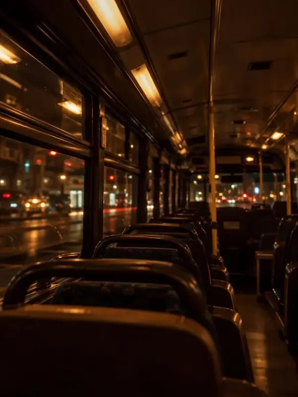 夜行长途车 - 电影封面，134分钟，一辆开了十一小时的长途车，七位乘客，每人都带着一